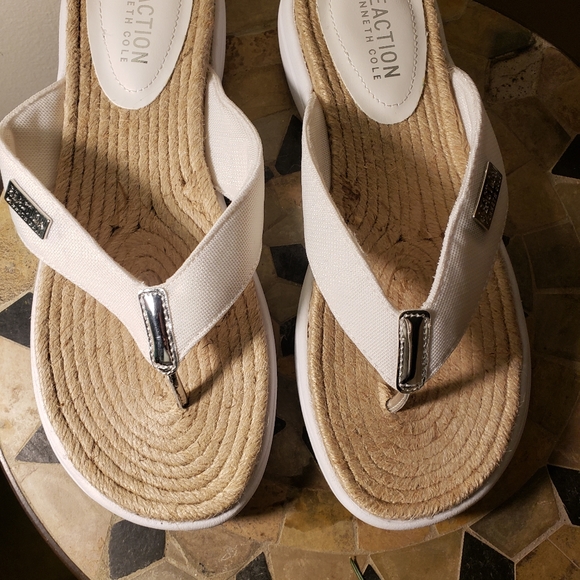 Sandals | Women Kenneth Cole Ready Canvas Thong Sandal White - Picture 3 of 9